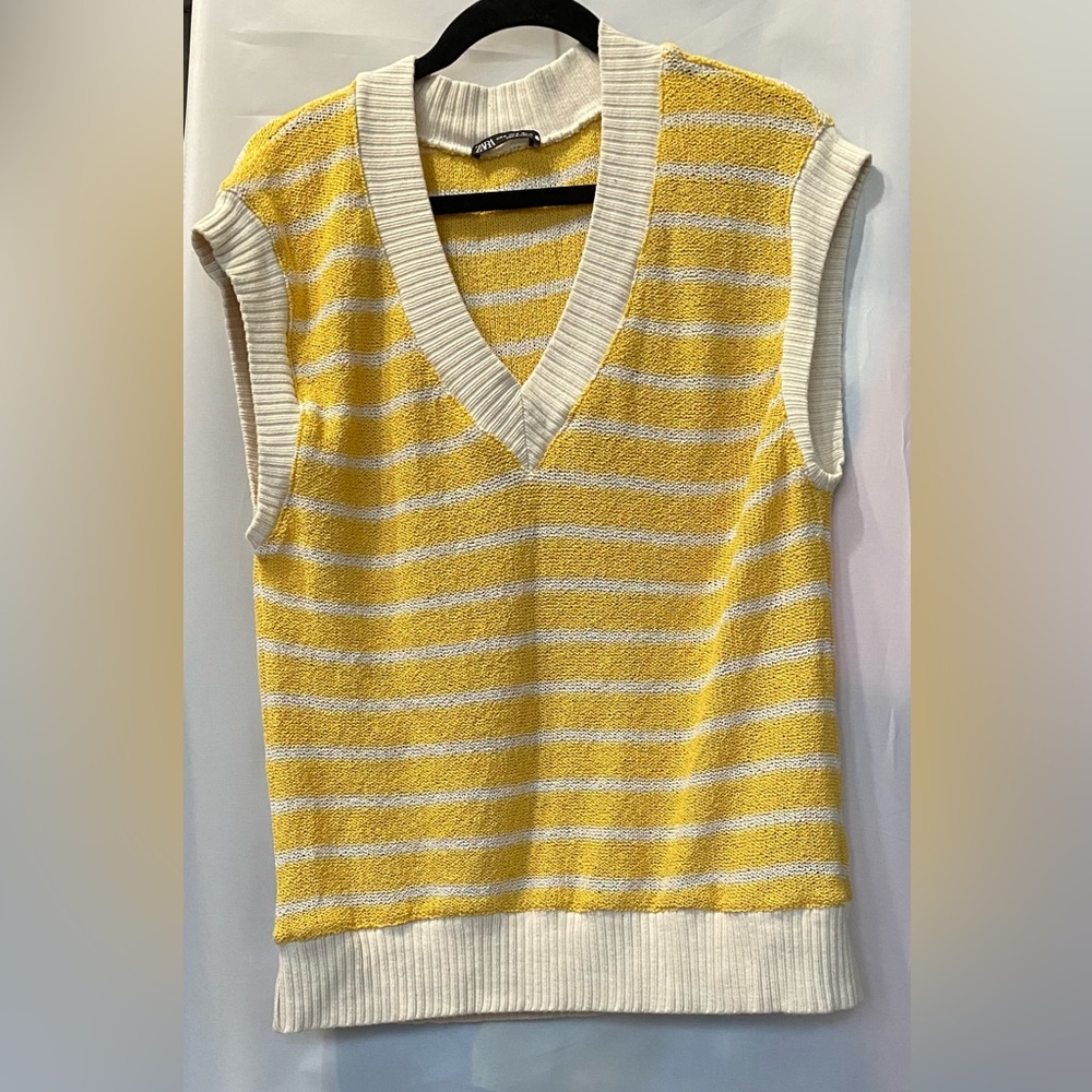 Zara White And Yellow Vest Size M